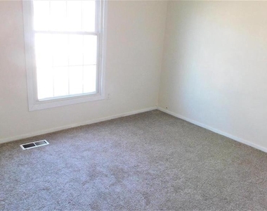8627 Saxon Circle - Photo Thumbnail 7