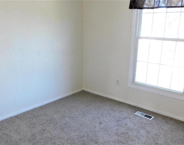 8627 Saxon Circle - Photo Thumbnail 8