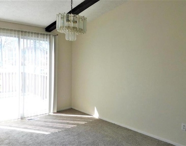 8627 Saxon Circle - Photo Thumbnail 3
