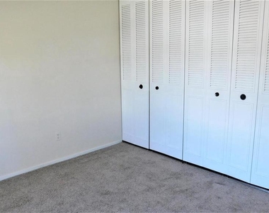 8627 Saxon Circle - Photo Thumbnail 9