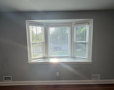 6207 Pioneer Drive - Photo Thumbnail 4