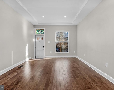 620 S Newkirk Street - Photo Thumbnail 4