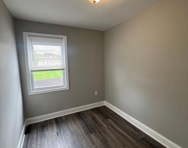 2504 Marbourne Avenue - Photo Thumbnail 13