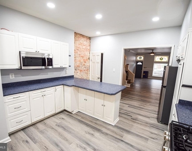 3606 Hudson Street - Photo Thumbnail 6