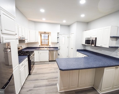 3606 Hudson Street - Photo Thumbnail 4