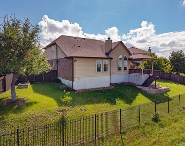 700 Ledge Stone Dr - Photo Thumbnail 34