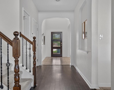 700 Ledge Stone Dr - Photo Thumbnail 2