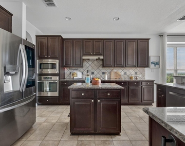 700 Ledge Stone Dr - Photo Thumbnail 8