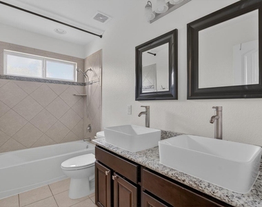 700 Ledge Stone Dr - Photo Thumbnail 21