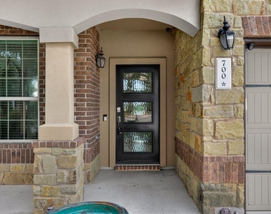 700 Ledge Stone Dr - Photo Thumbnail 1