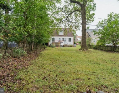 6226 Woodcrest Avenue - Photo Thumbnail 4