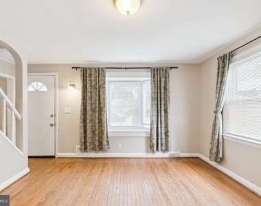 6226 Woodcrest Avenue - Photo Thumbnail 6