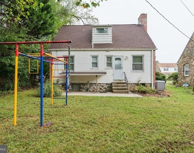 6226 Woodcrest Avenue - Photo Thumbnail 3