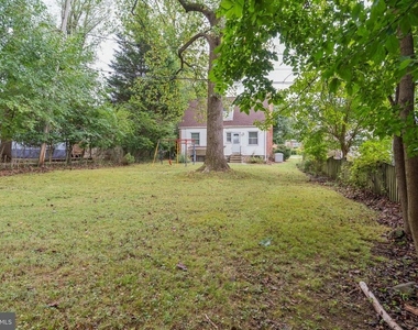 6226 Woodcrest Avenue - Photo Thumbnail 5