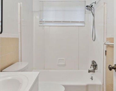 6226 Woodcrest Avenue - Photo Thumbnail 37