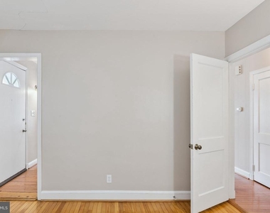 6226 Woodcrest Avenue - Photo Thumbnail 16