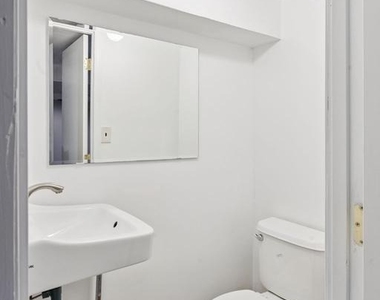 6226 Woodcrest Avenue - Photo Thumbnail 46