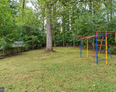 6226 Woodcrest Avenue - Photo Thumbnail 2