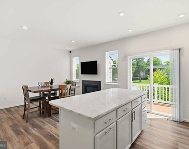 205 Jenkins Way - Photo Thumbnail 11