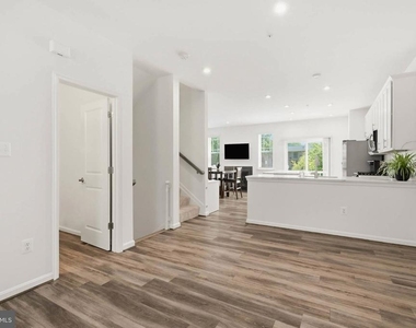 205 Jenkins Way - Photo Thumbnail 7