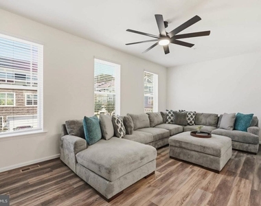205 Jenkins Way - Photo Thumbnail 3