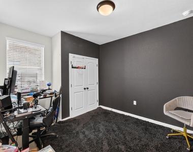 9105 Hamadryas Dr - Photo Thumbnail 20