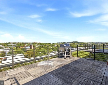 646 H Street Ne - Photo Thumbnail 1