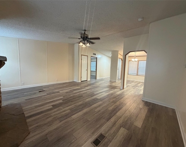 138 Maegan Ln - Photo Thumbnail 6