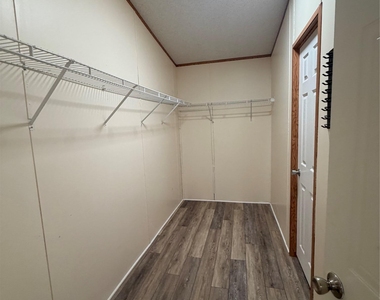 138 Maegan Ln - Photo Thumbnail 7