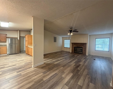 138 Maegan Ln - Photo Thumbnail 2