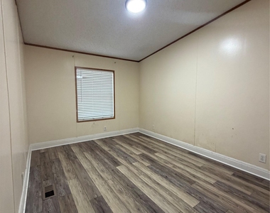 138 Maegan Ln - Photo Thumbnail 14