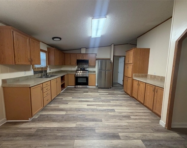 138 Maegan Ln - Photo Thumbnail 4