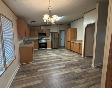138 Maegan Ln - Photo Thumbnail 5
