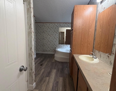 138 Maegan Ln - Photo Thumbnail 10