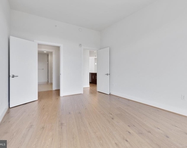 880 New Jersey Avenue Se - Photo Thumbnail 13