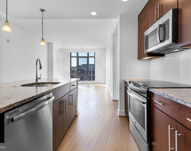 880 New Jersey Avenue Se - Photo Thumbnail 2