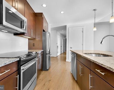880 New Jersey Avenue Se - Photo Thumbnail 4