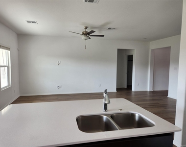 302 Sebring Cir - Photo Thumbnail 3