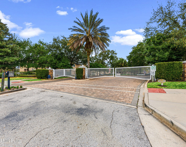 12301 Kernan Forest Boulevard - Photo Thumbnail 15