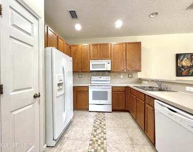 12301 Kernan Forest Boulevard - Photo Thumbnail 6