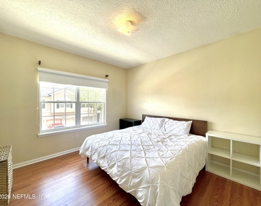 12301 Kernan Forest Boulevard - Photo Thumbnail 8