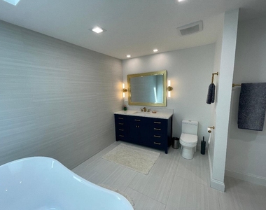 515 E Blodgett Avenue - Photo Thumbnail 32