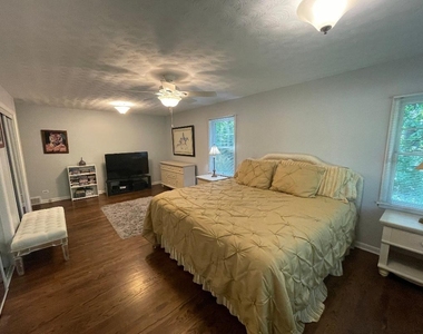 515 E Blodgett Avenue - Photo Thumbnail 26