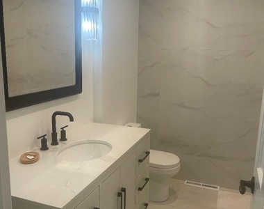 515 E Blodgett Avenue - Photo Thumbnail 36