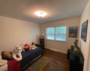 515 E Blodgett Avenue - Photo Thumbnail 35