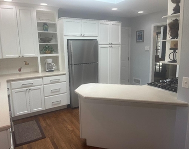 515 E Blodgett Avenue - Photo Thumbnail 9