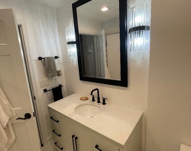 515 E Blodgett Avenue - Photo Thumbnail 37
