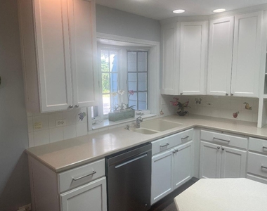 515 E Blodgett Avenue - Photo Thumbnail 10