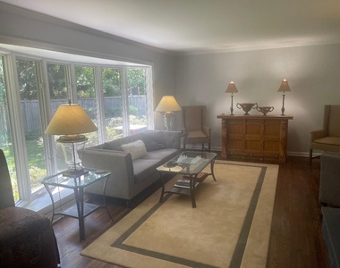 515 E Blodgett Avenue - Photo Thumbnail 13