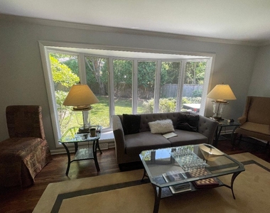 515 E Blodgett Avenue - Photo Thumbnail 12